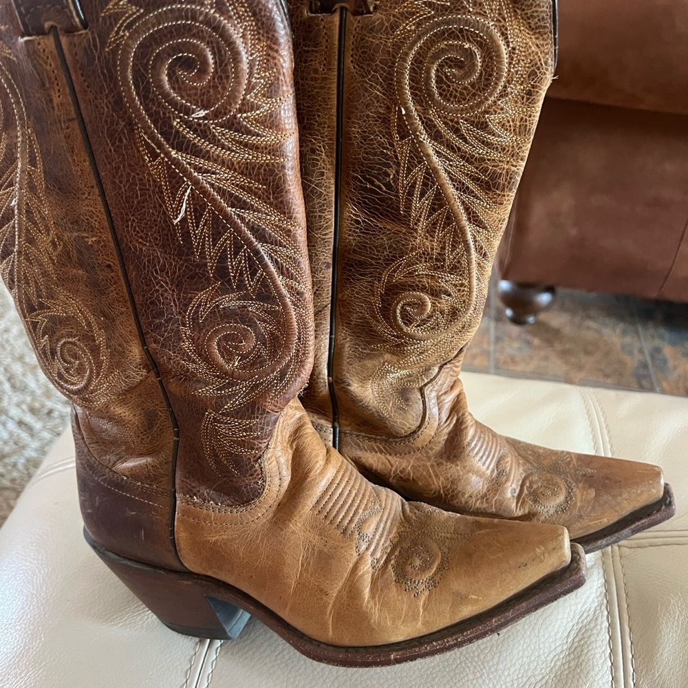 Justin’s Tan Cowgirl Boots